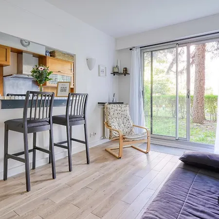 Proche De Paris - Le Populaire - 5mb Apartment Vanves